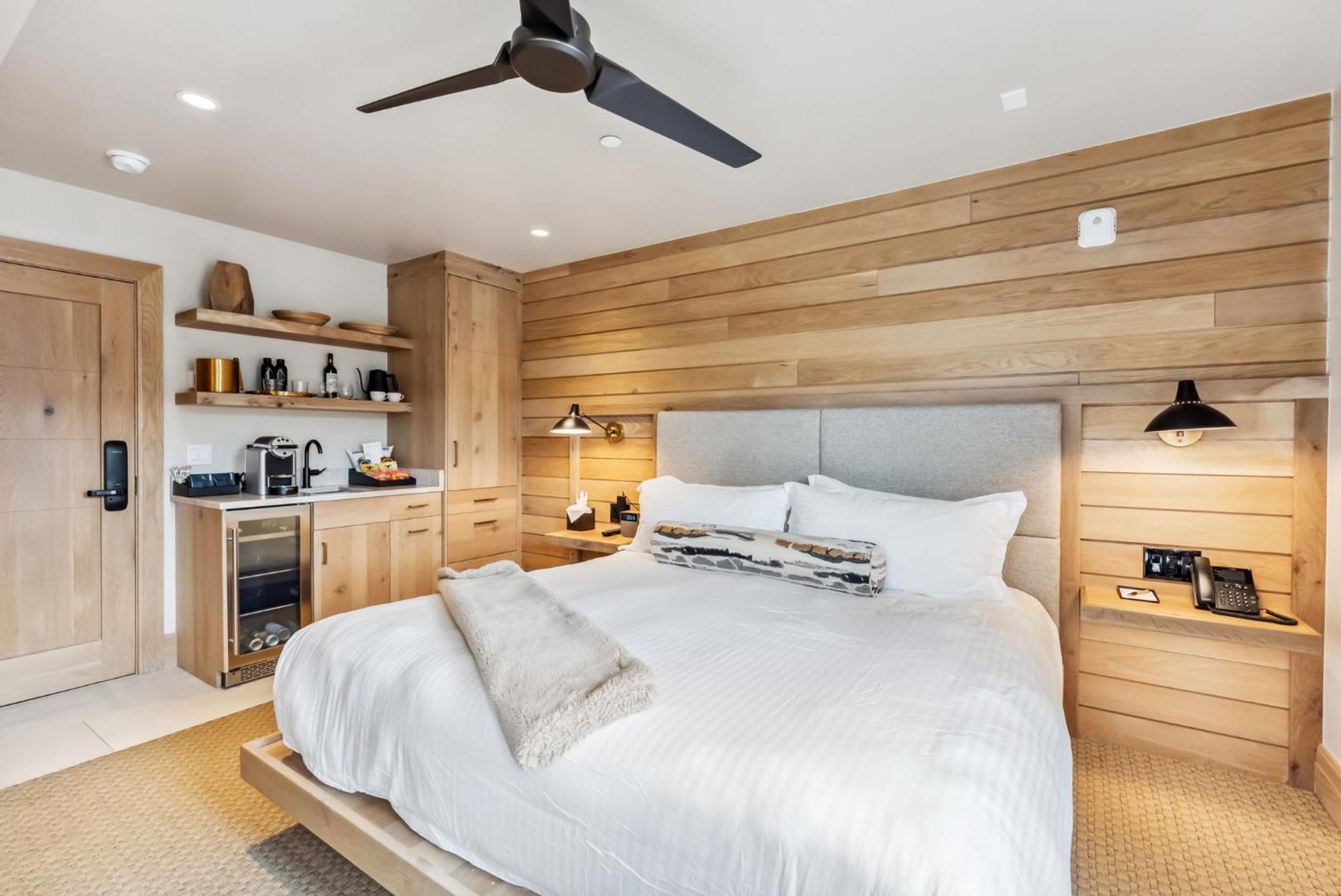 Bed & Breakfast At The Carlin